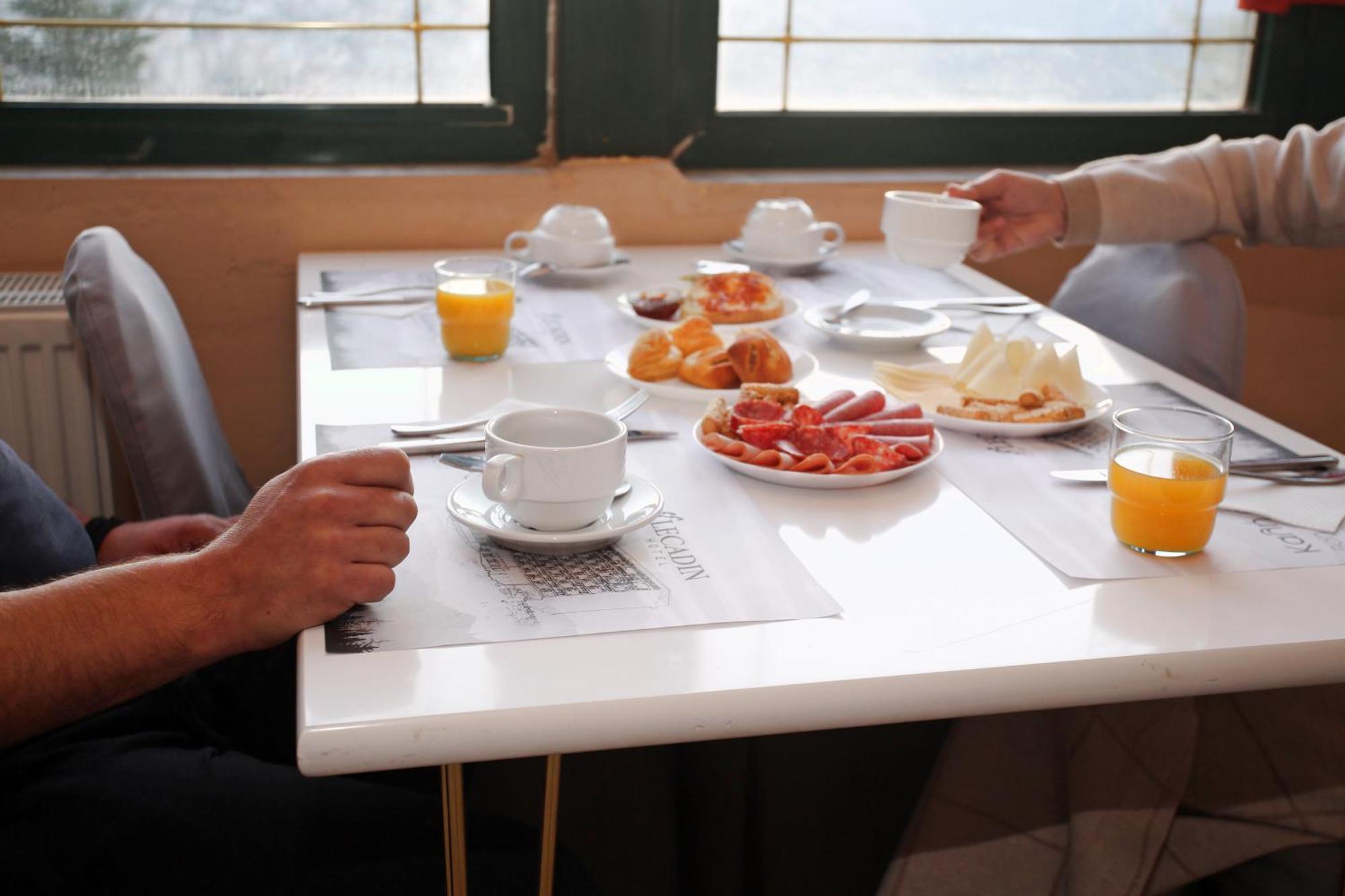 Hotel Lecadin Karpenisi Luaran gambar