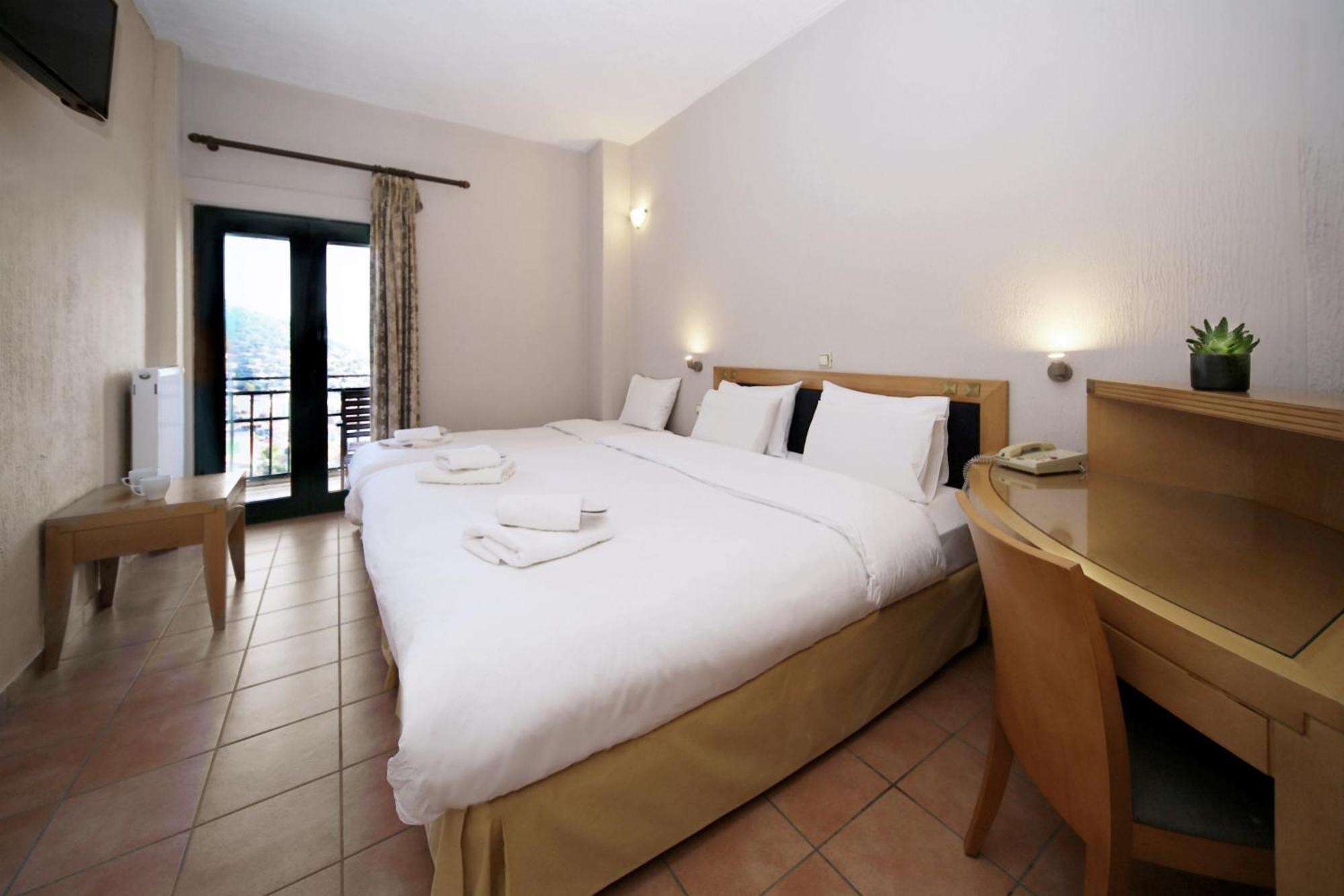 Hotel Lecadin Karpenisi Luaran gambar